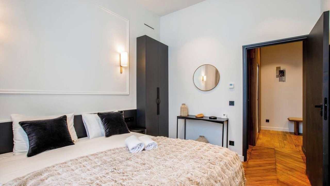 Photo of Bedroom in 8th Arrondissement