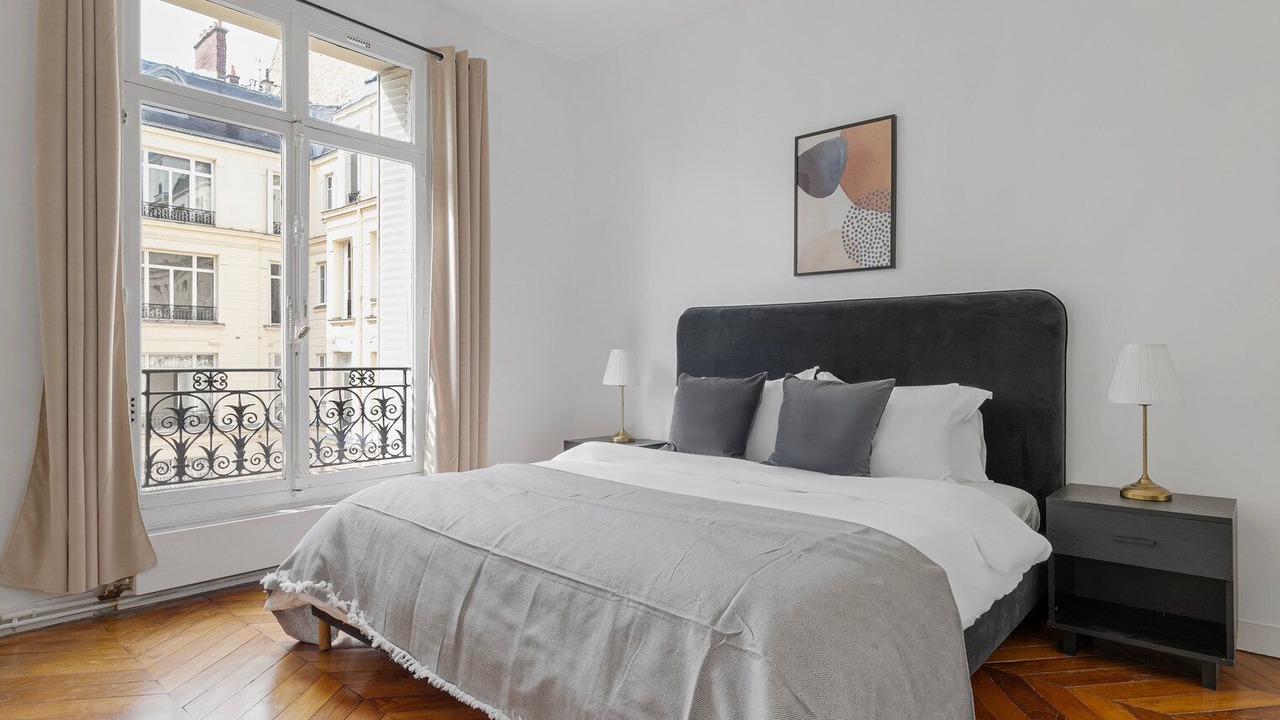 Photo of Bedroom in 17th Arrondissement Batignolles-Monceau