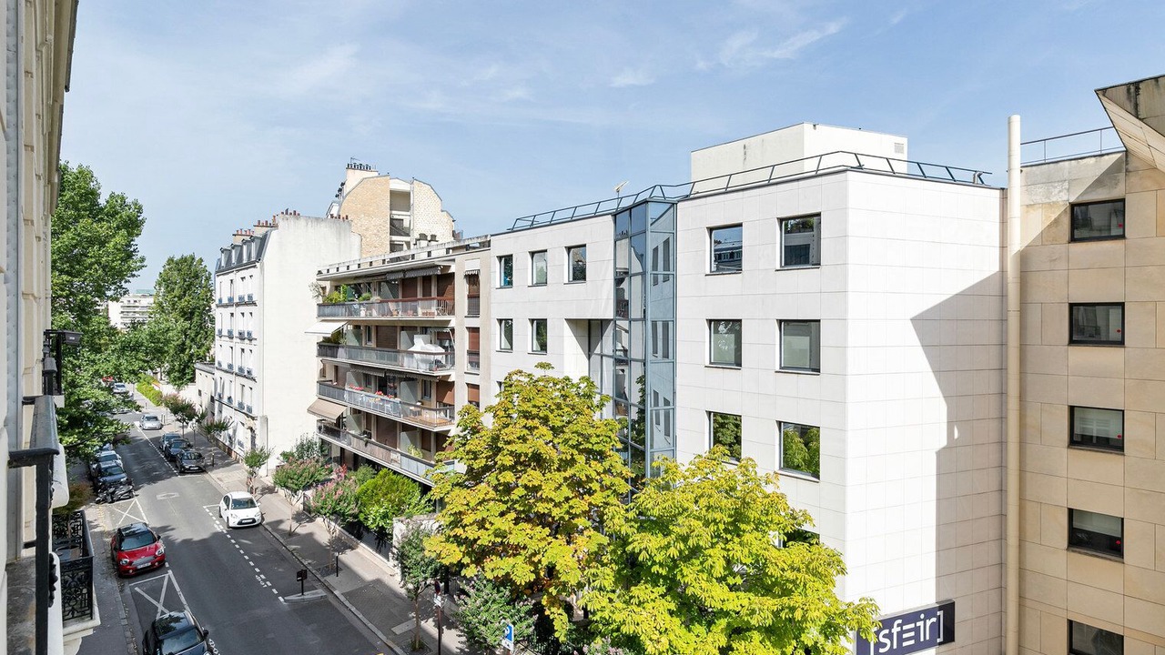 Photo of Outdoor in 17th Arrondissement Batignolles-Monceau