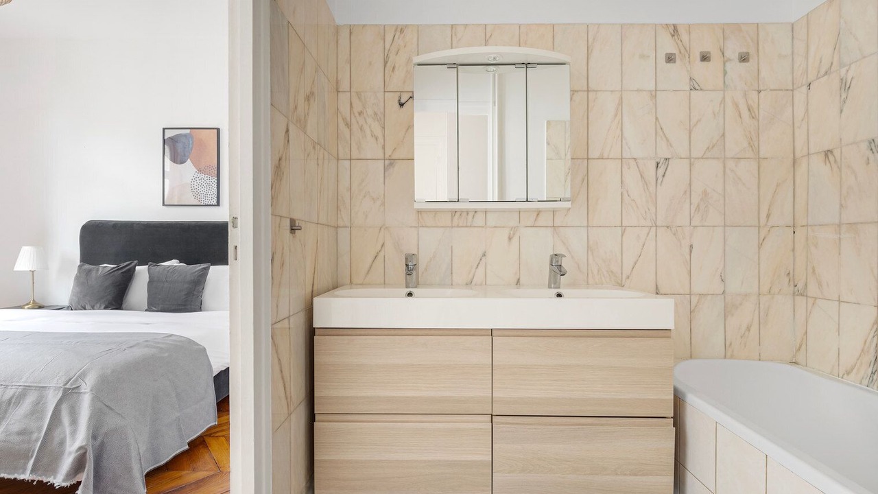 Photo of Bedroom in 17th Arrondissement Batignolles-Monceau