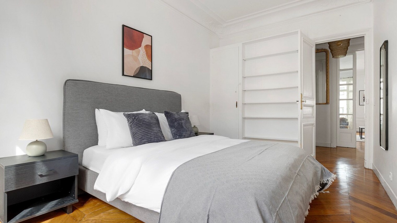 Photo of Bedroom in 17th Arrondissement Batignolles-Monceau