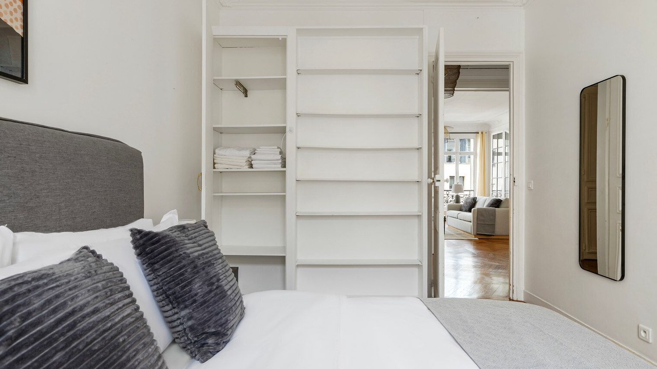 Photo of Bedroom in 17th Arrondissement Batignolles-Monceau