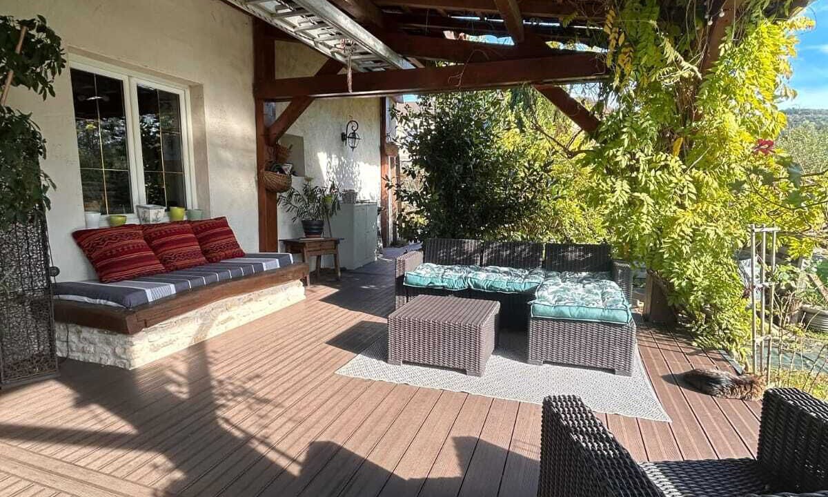 Photo of Patio Balcony in Saint-Hymetiere