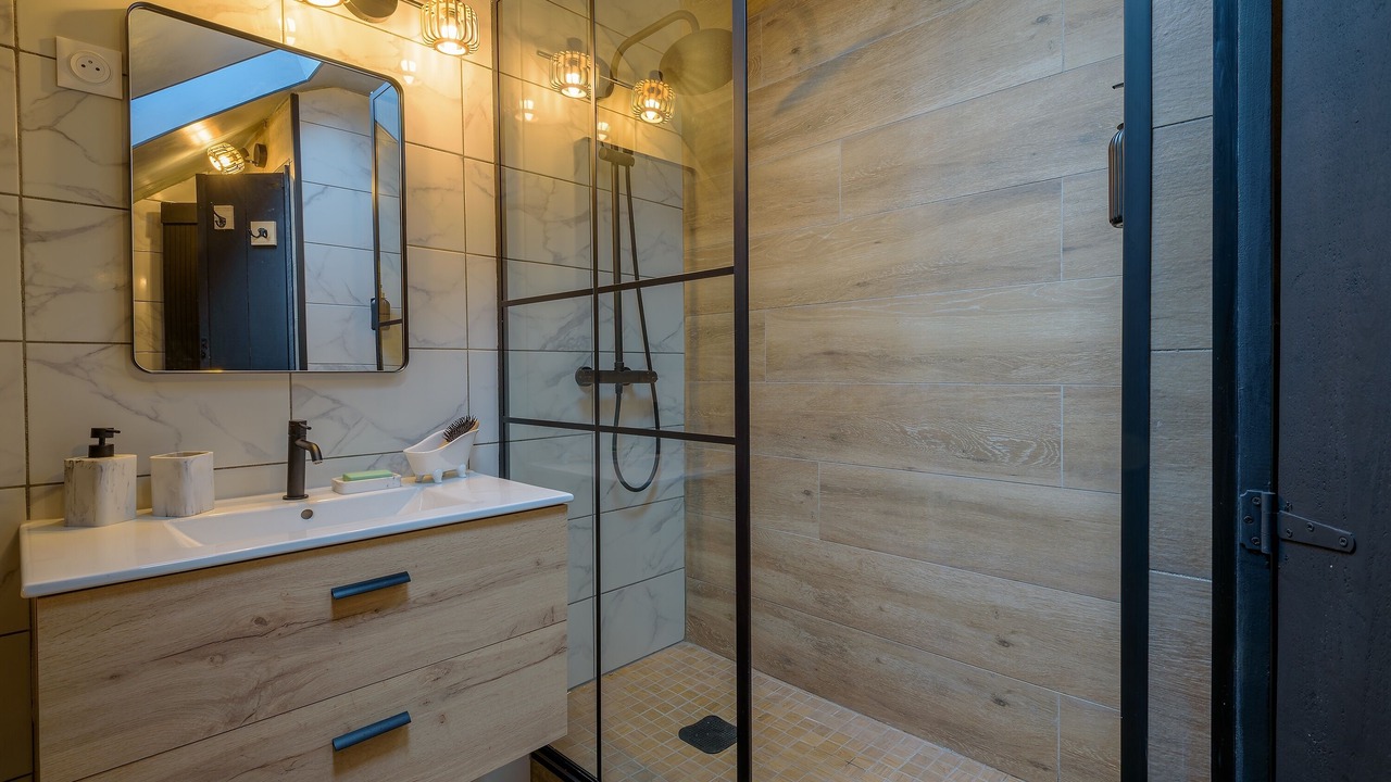 Photo of Bathroom in Quincy-Voisins