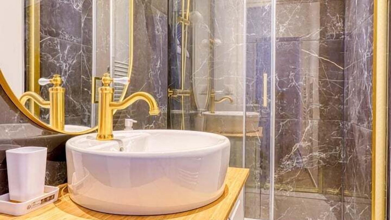 Photo of Bathroom in Centre