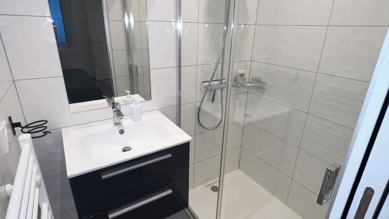 Photo of Bathroom in Epone