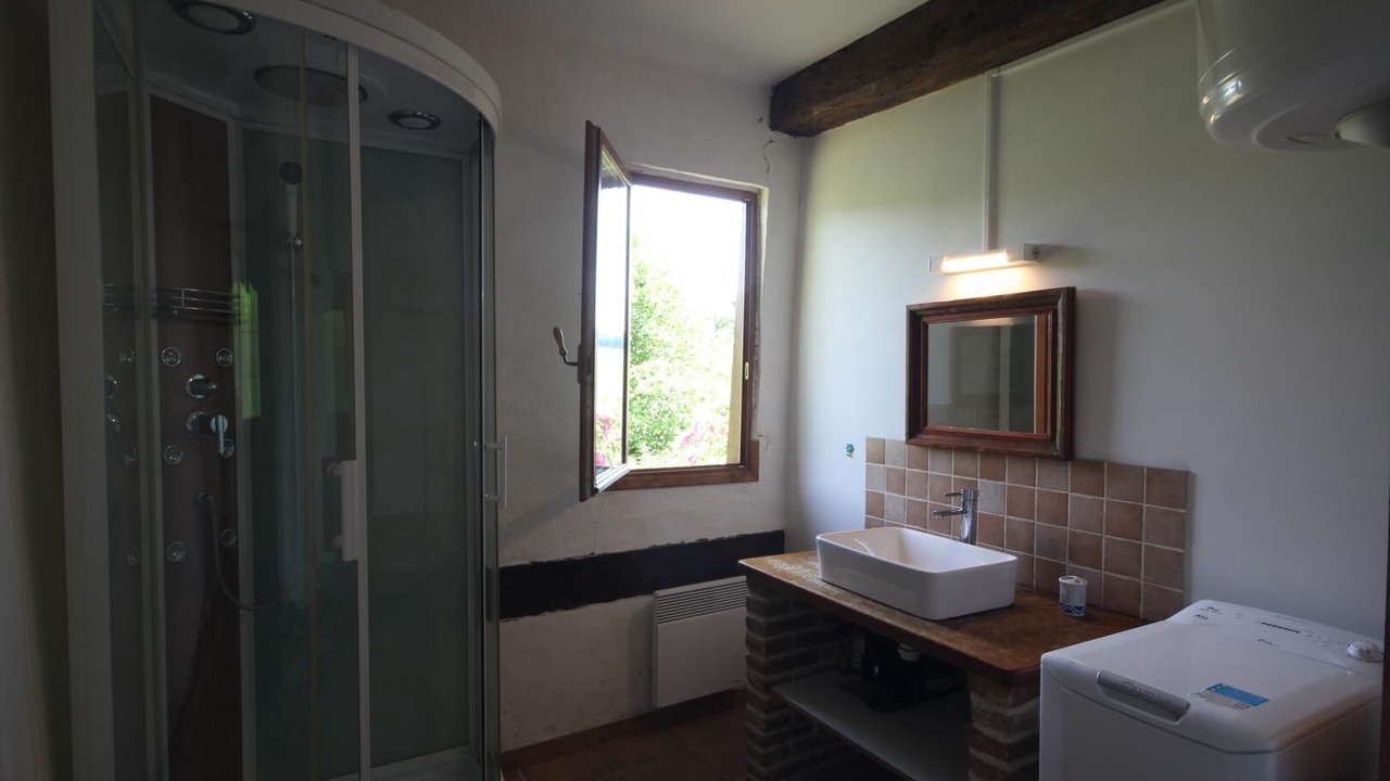 Photo of Bathroom in Campneuseville