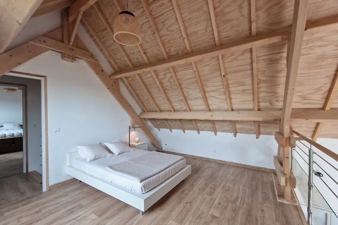 Photo of Bedroom in Arrest