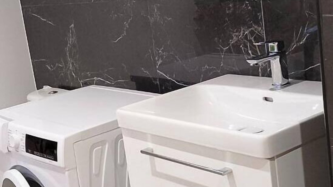 Photo of Bathroom in Lens