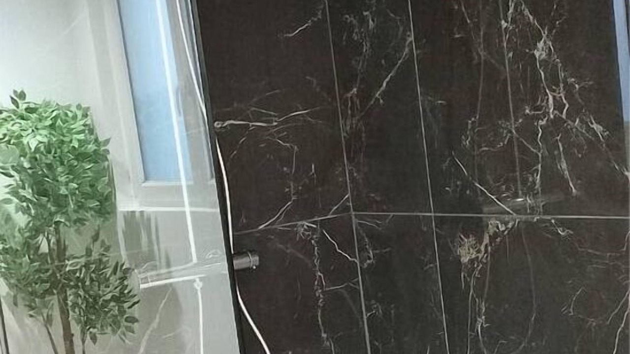 Photo of Bathroom in Lens