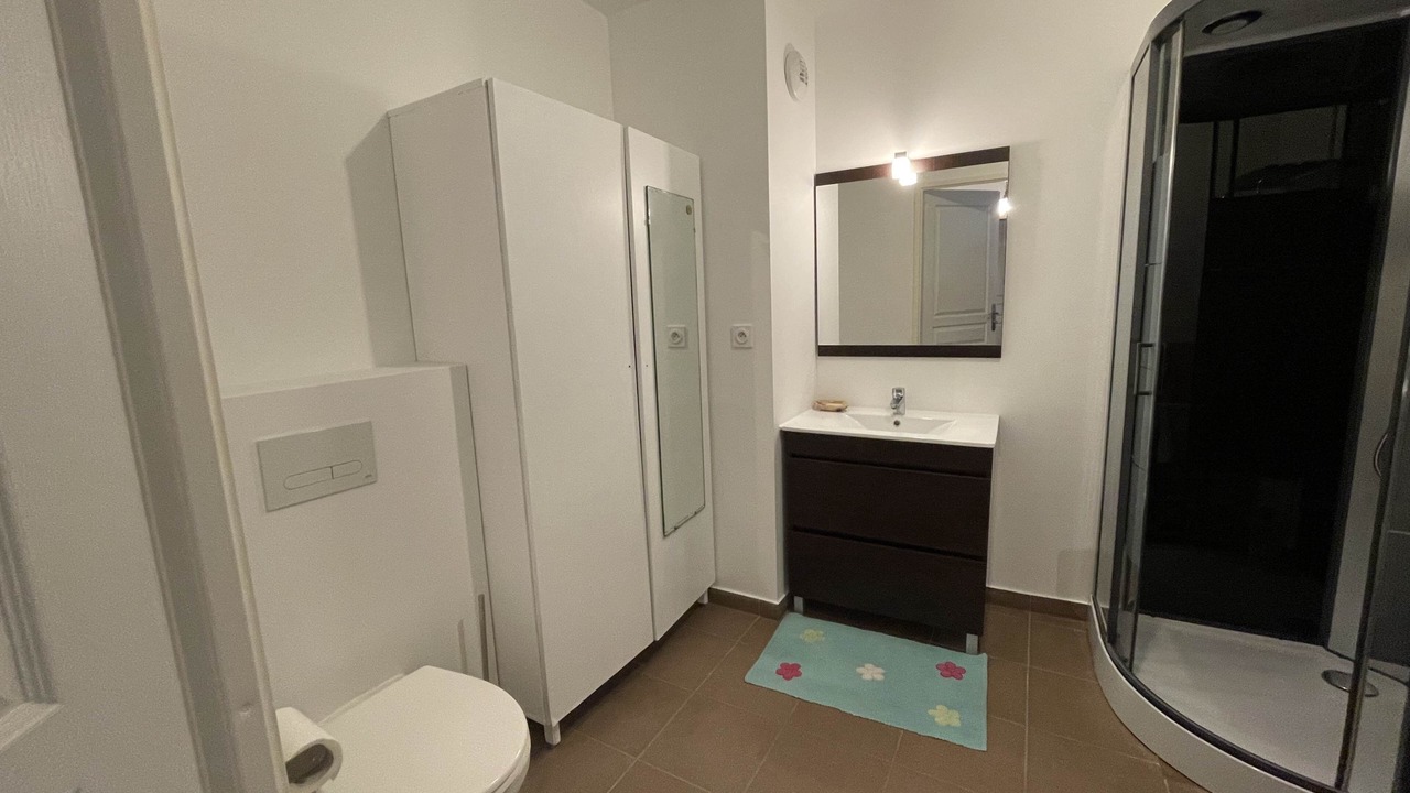 Photo of Bathroom in Romainville