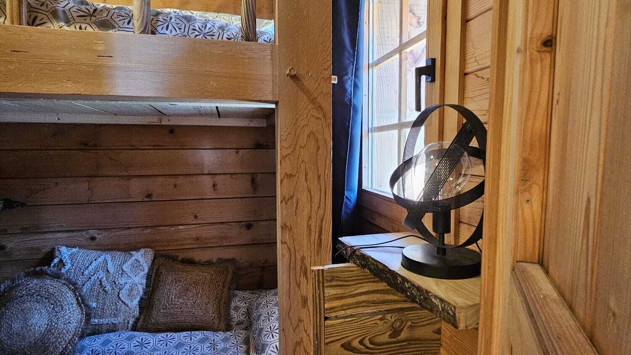 Photo of Bedroom in La Bussiere-sur-Ouche