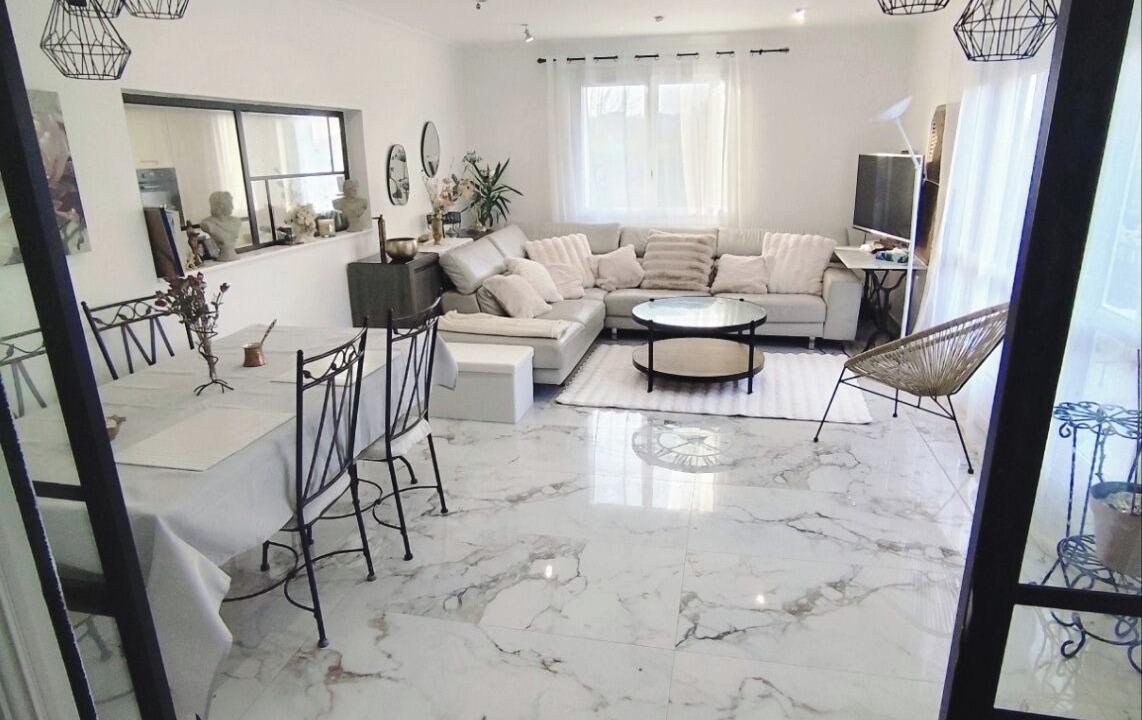 Photo of Livingroom in Arnouville