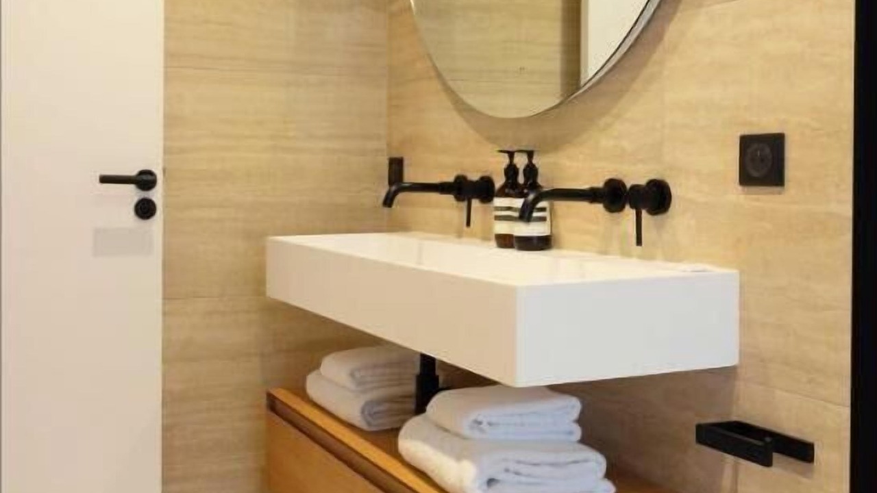 Photo of Bathroom in Val-de-Grace