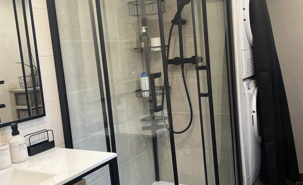 Photo of Bathroom in Colombes