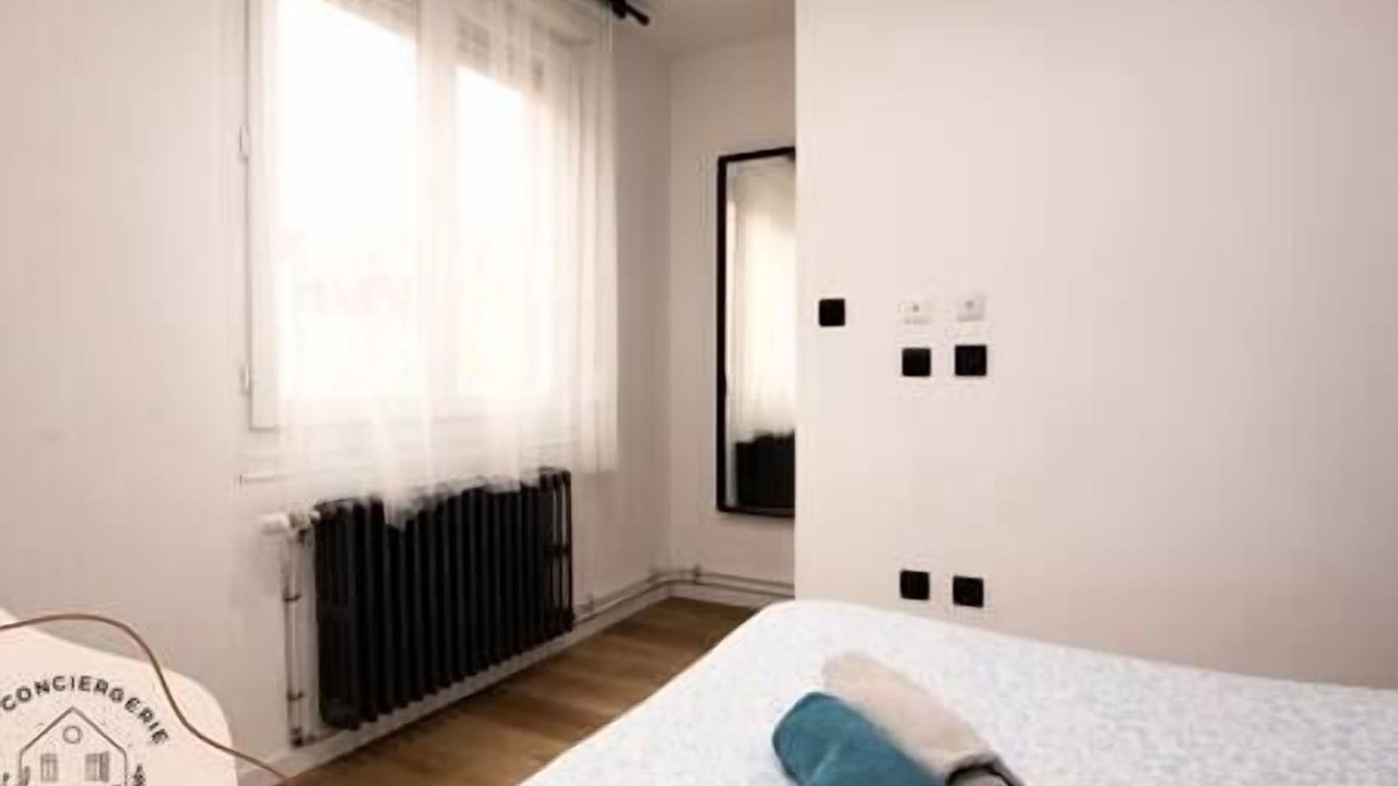 Photo of Bedroom in Lens