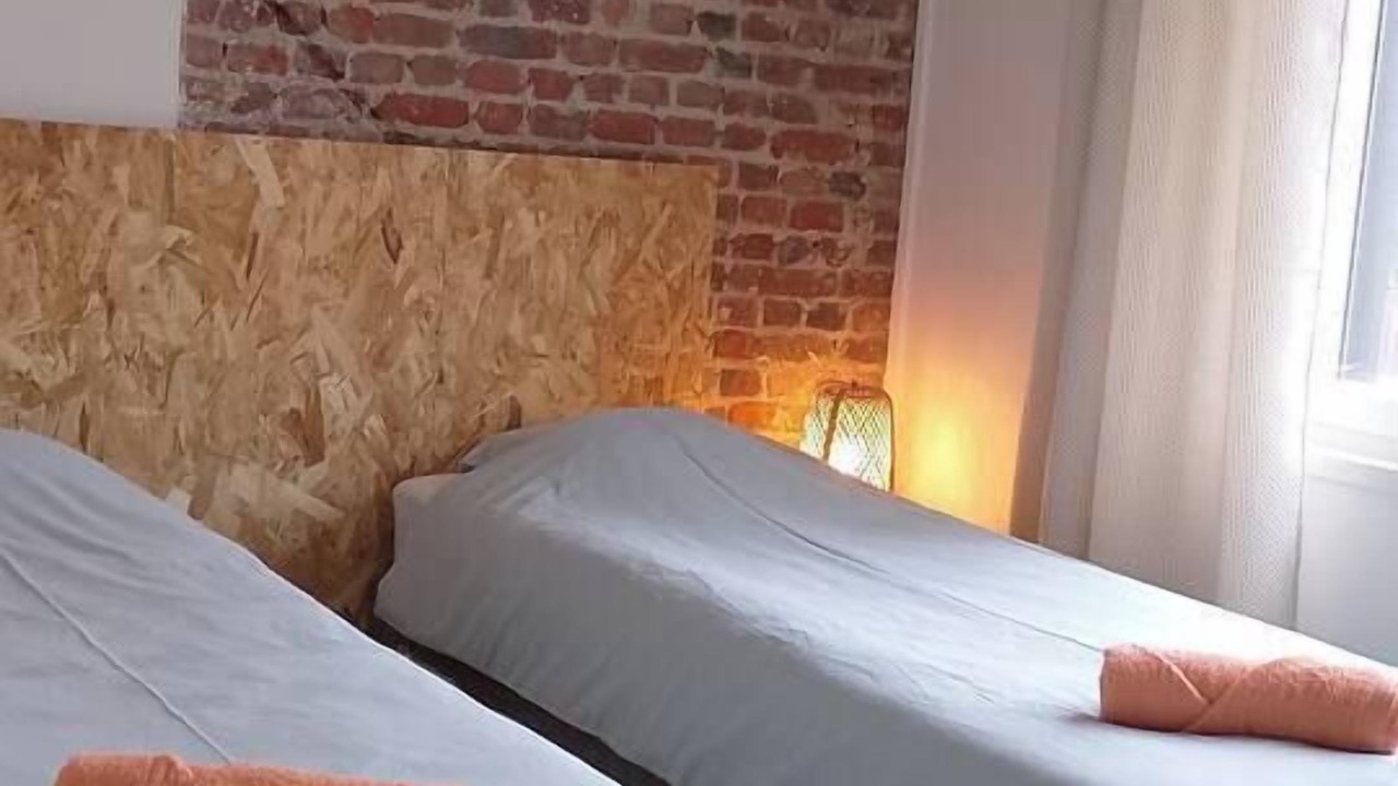 Photo of Bedroom in Lens