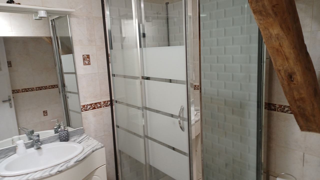 Photo of Bathroom in Precy-Notre-Dame