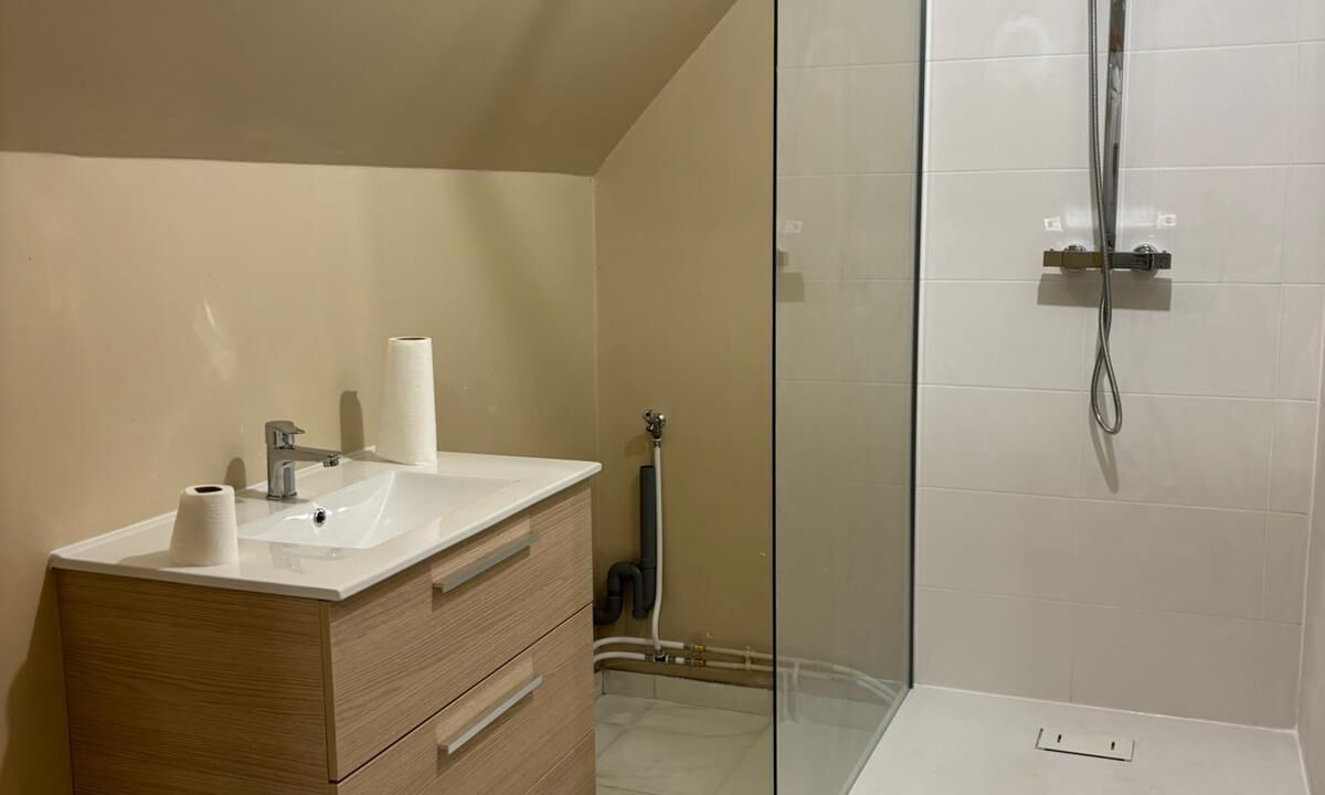 Photo of Bathroom in Droisy