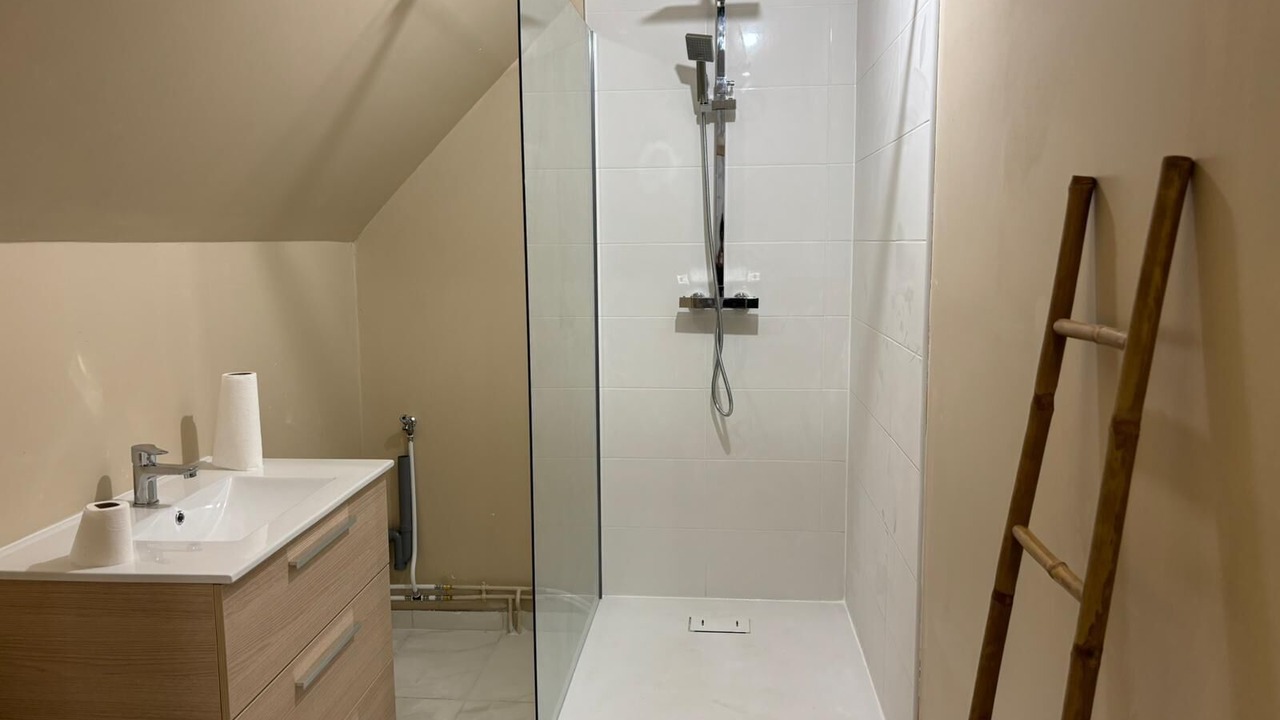 Photo of Bathroom in Droisy