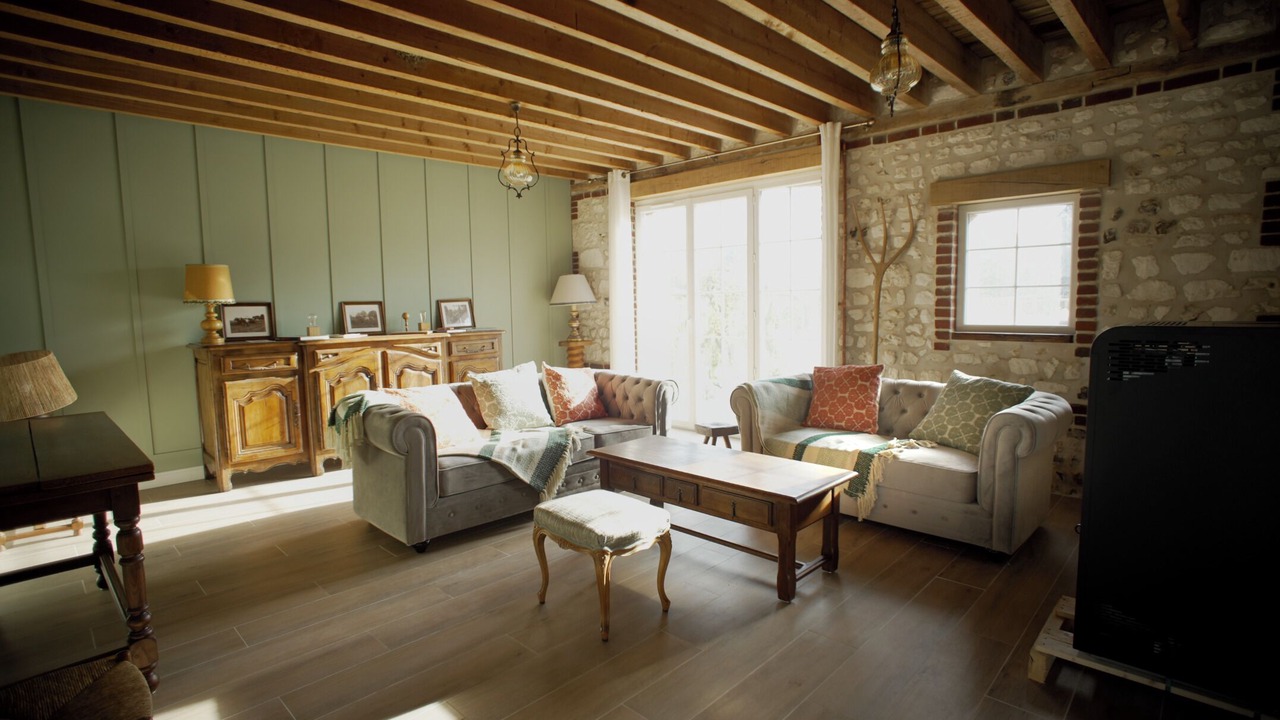 Photo of Livingroom in Poses