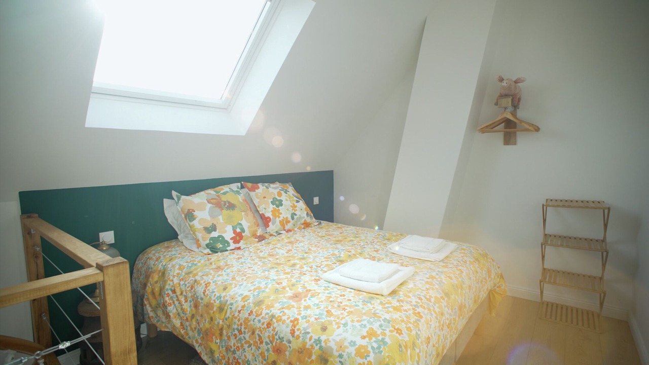 Photo of Bedroom in Poses