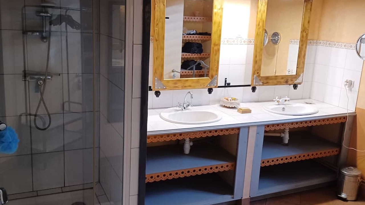 Photo of Bathroom in Vaux-Marquenneville