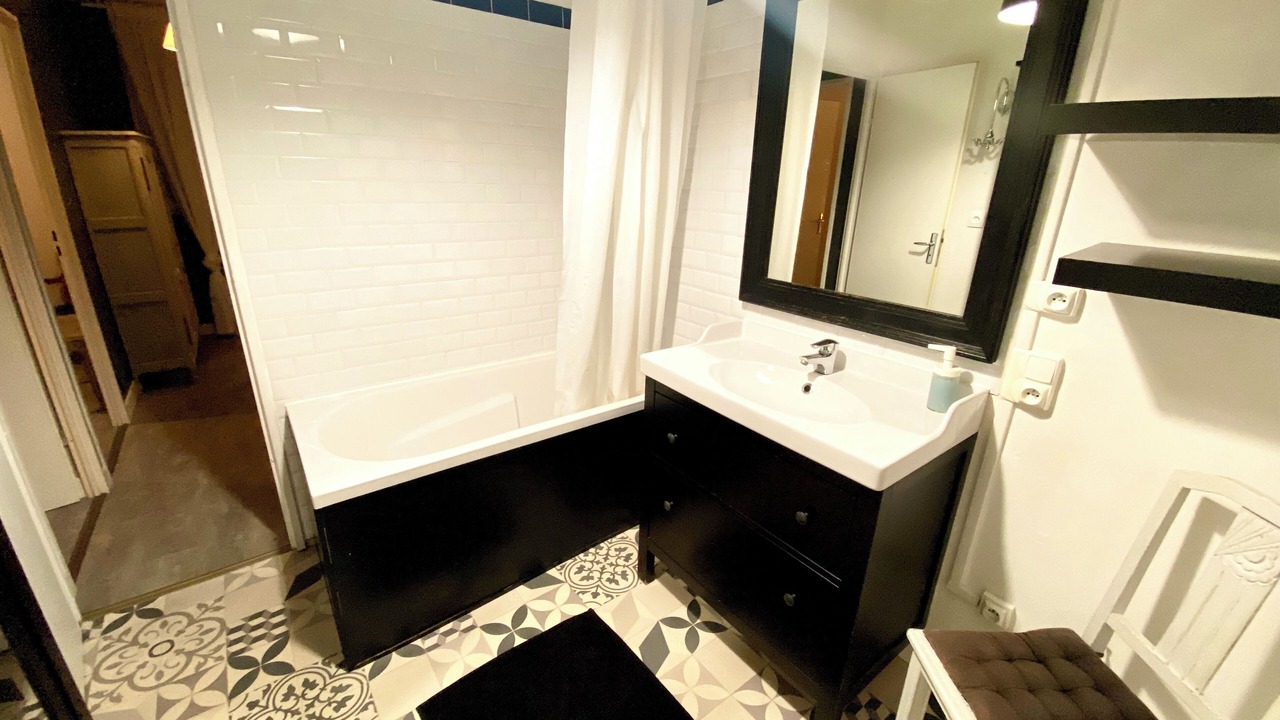 Photo of Bathroom in Cousinerie