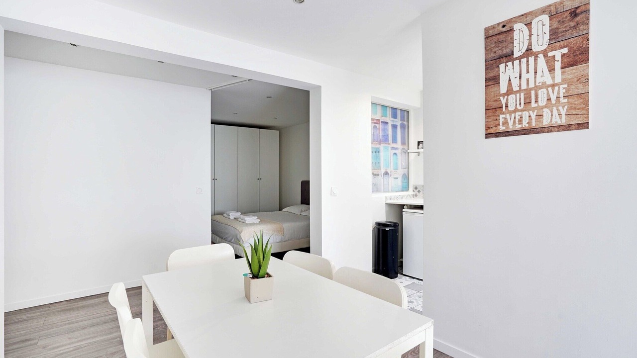 Photo of Bedroom in Levallois-Perret