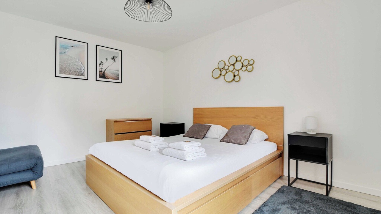 Photo of Bedroom in 19th Arrondissement