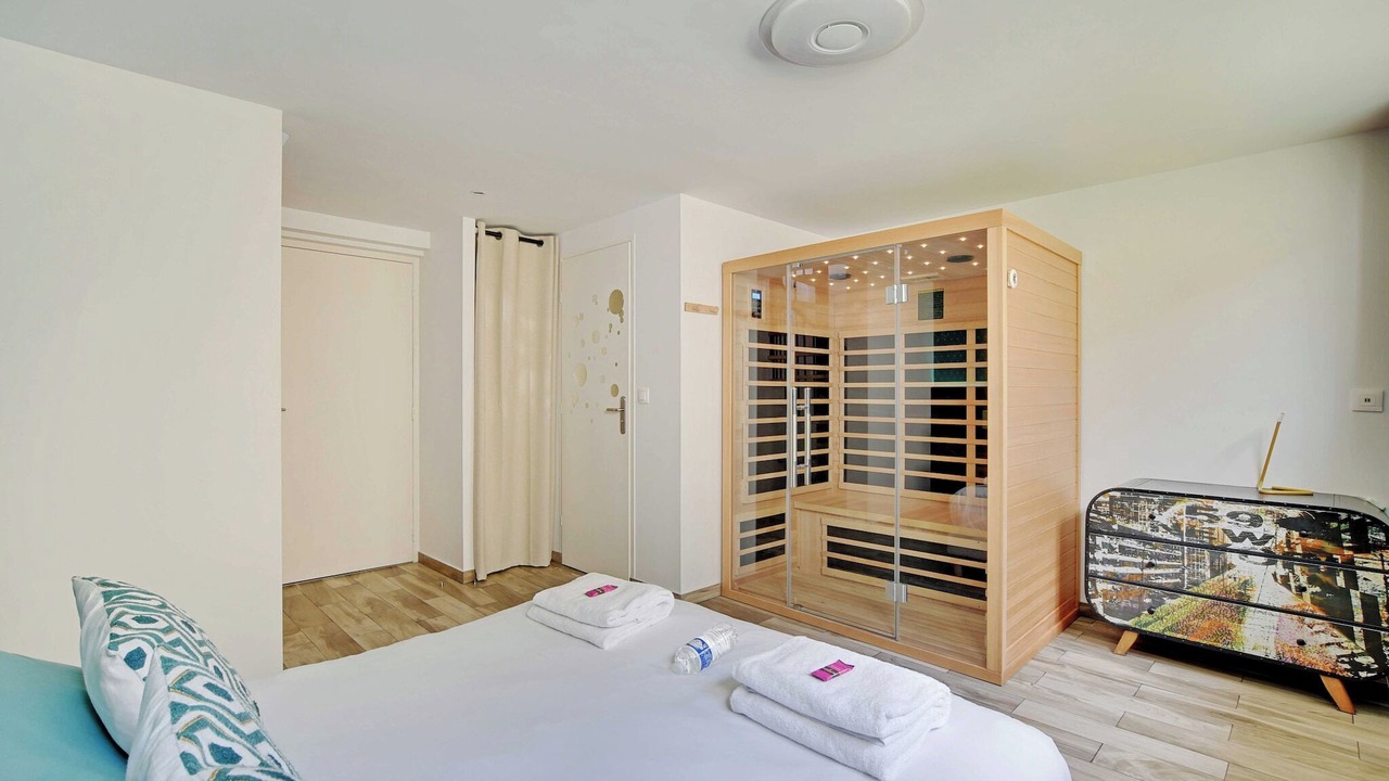 Photo of Bedroom in Orly
