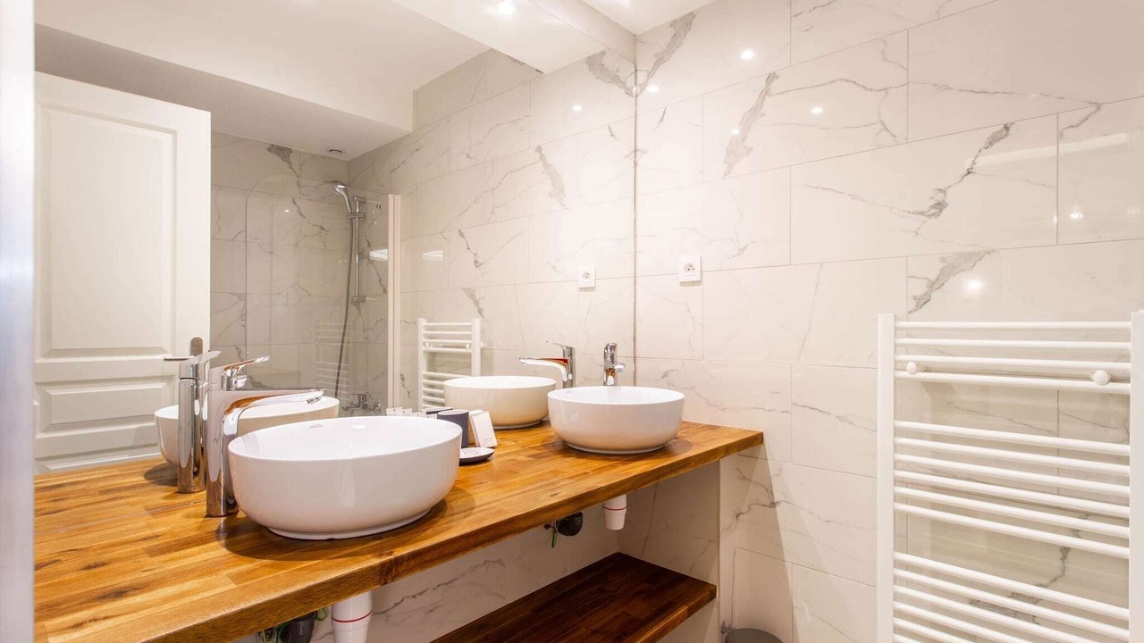 Photo of Bathroom in Quartier Saint-Ambroise