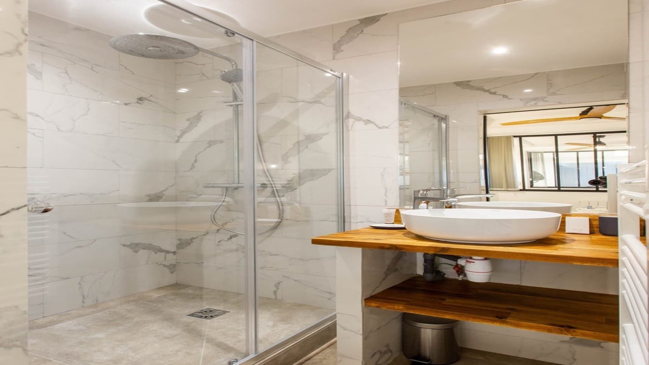 Photo of Bathroom in Quartier Saint-Ambroise