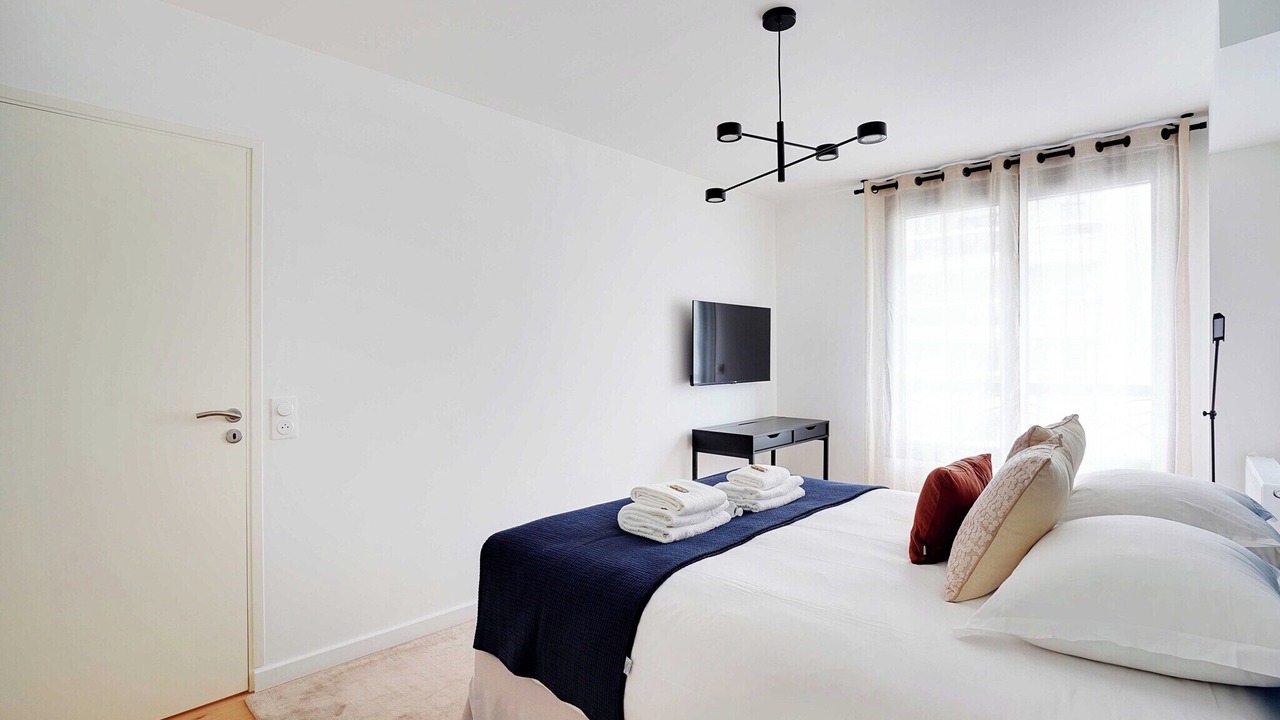 Photo of Bedroom in Levallois-Perret