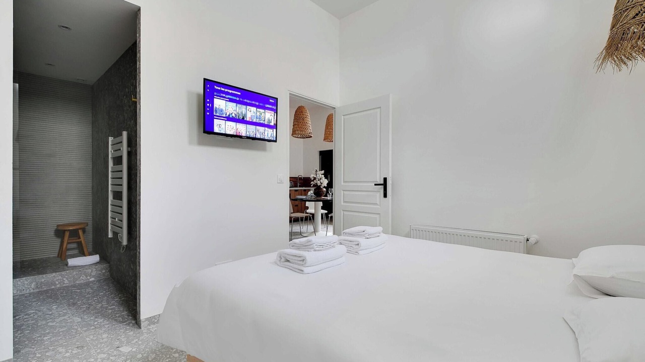 Photo of Bedroom in Saint-Ouen