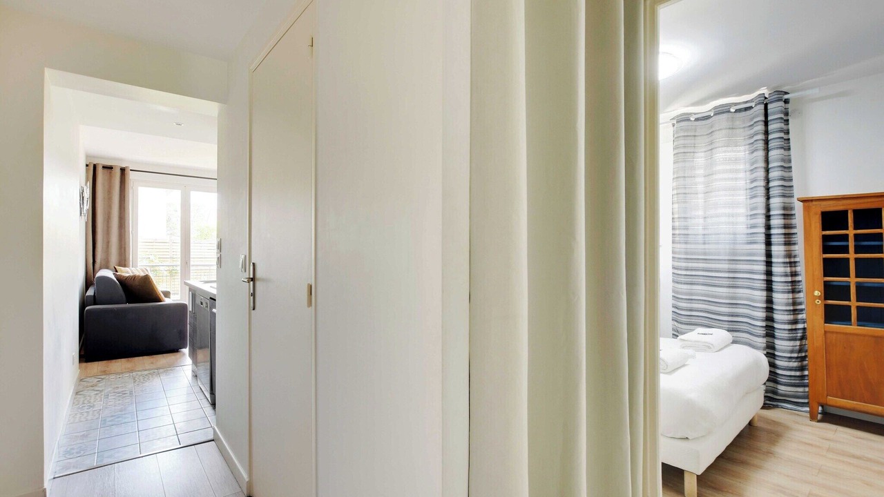Photo of Bedroom in Orly