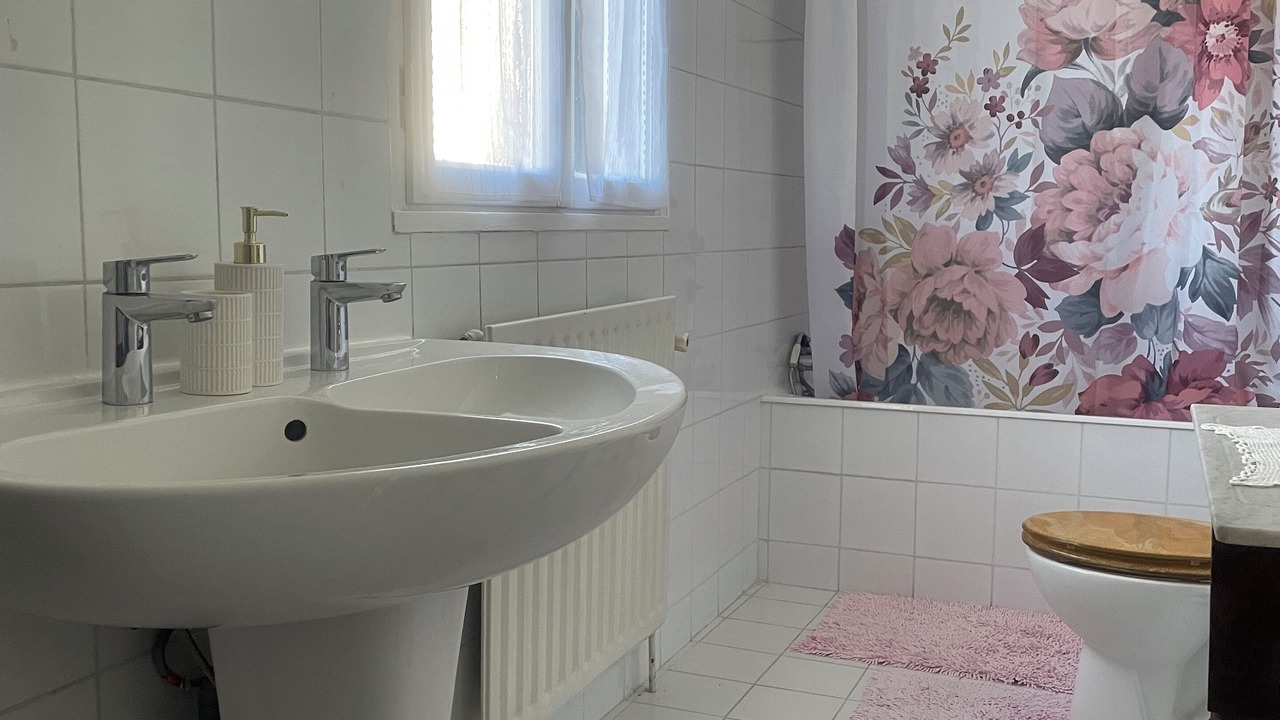 Photo of Bathroom in Saint-Cyr-sur-Morin