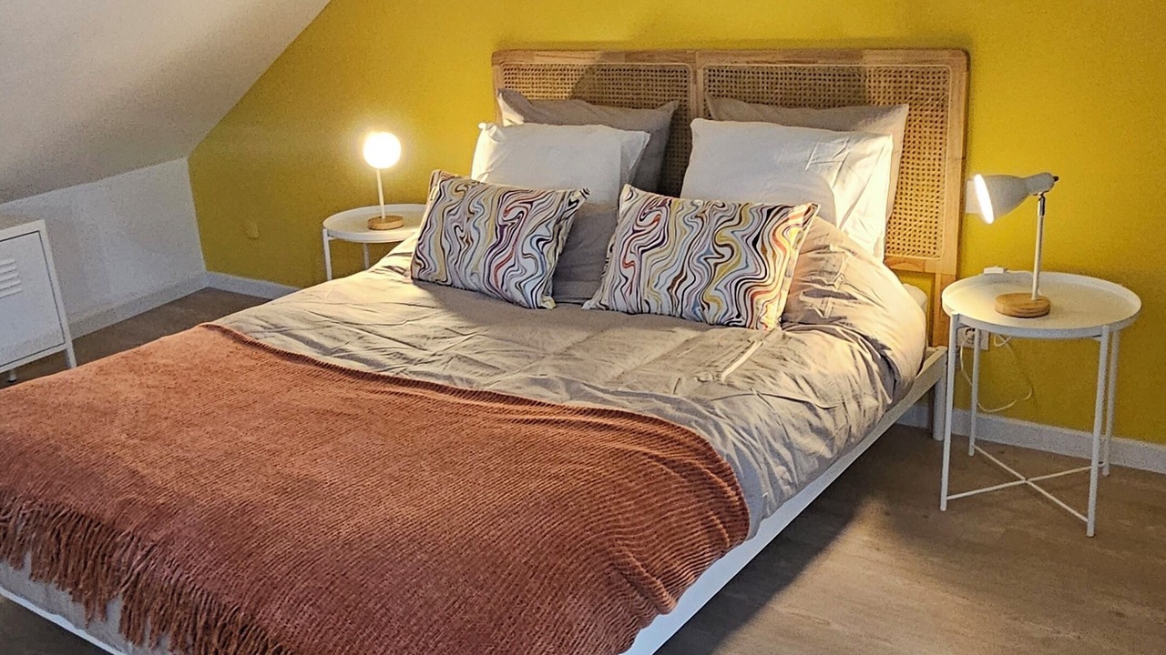 Photo of Bedroom in Lens