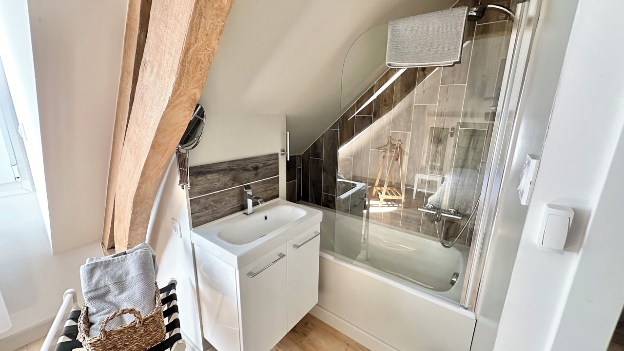 Photo of Bathroom in Verton