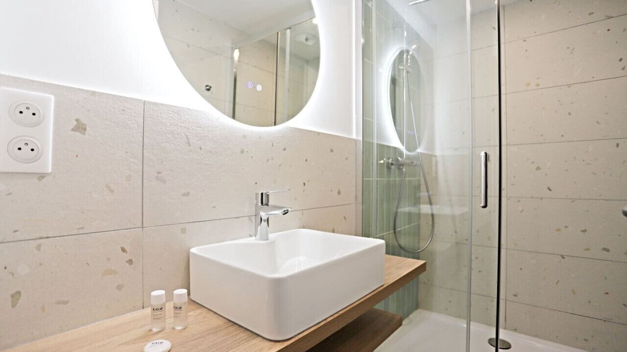 Photo of Bathroom in Quartier Saint-Ambroise