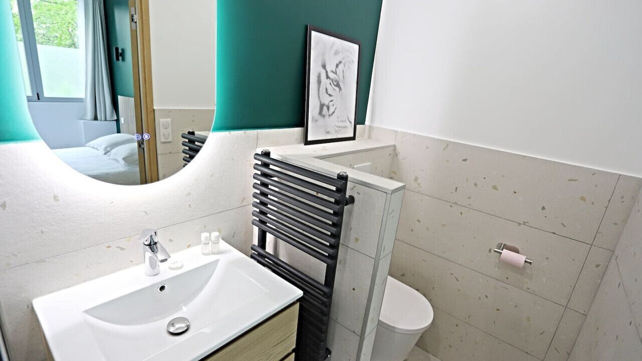 Photo of Bathroom in Quartier Saint-Ambroise