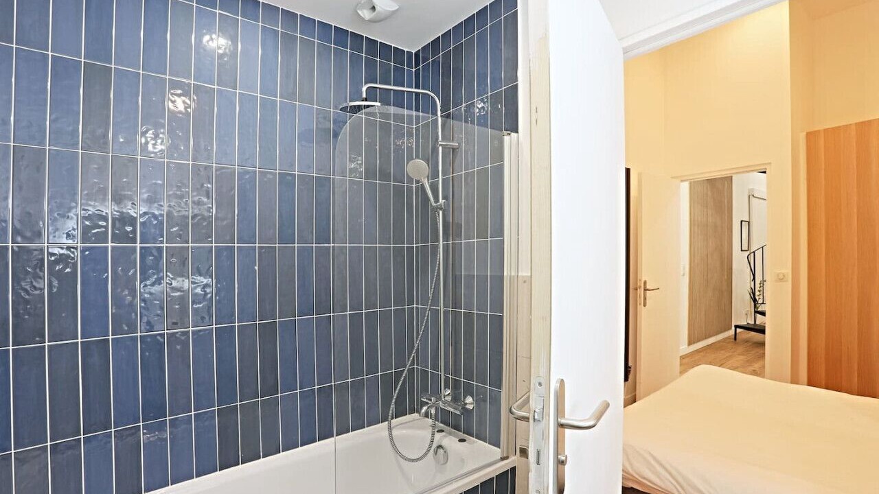 Photo of Bathroom in Quartier Saint-Ambroise