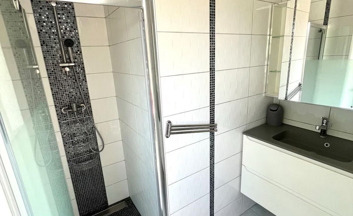 Photo of Bathroom in Neuville-Ferrieres
