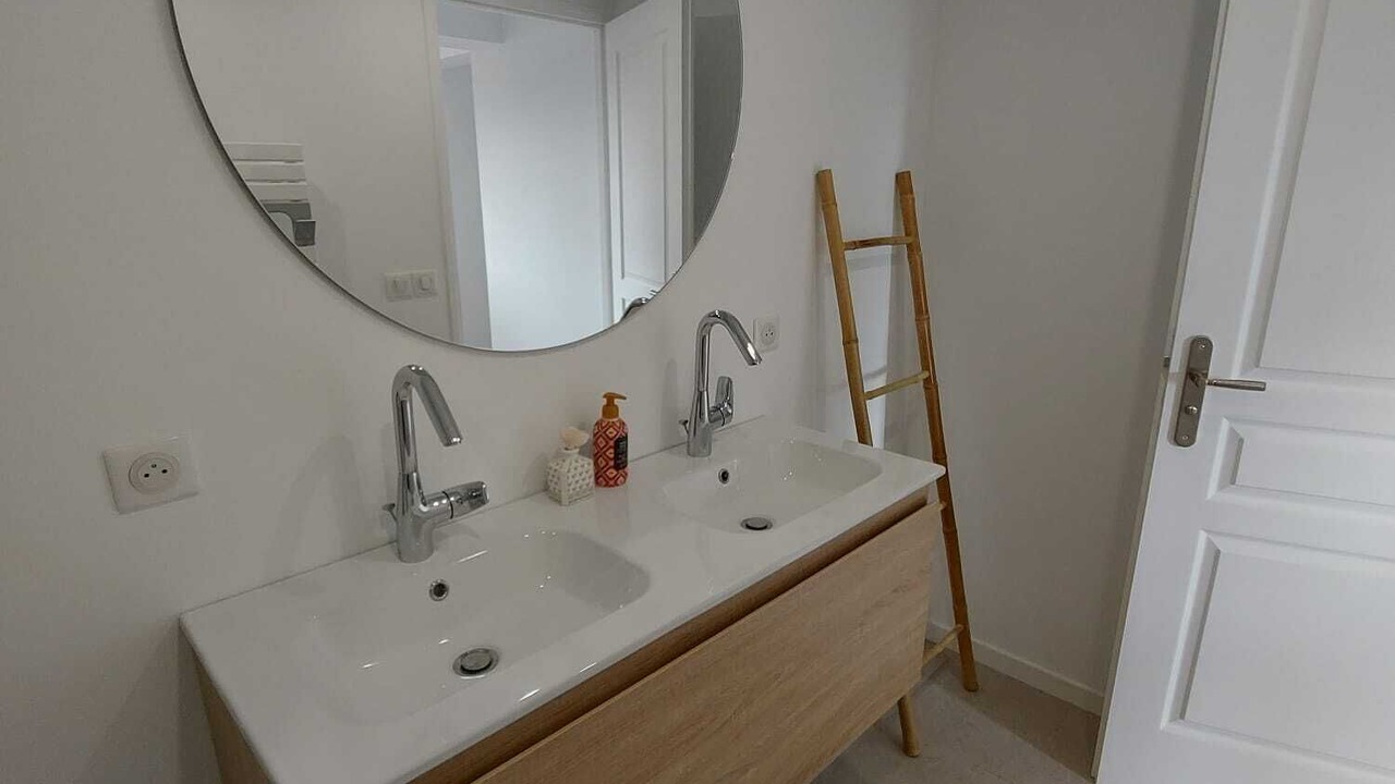 Photo of Bathroom in Prunay-sur-Essonne