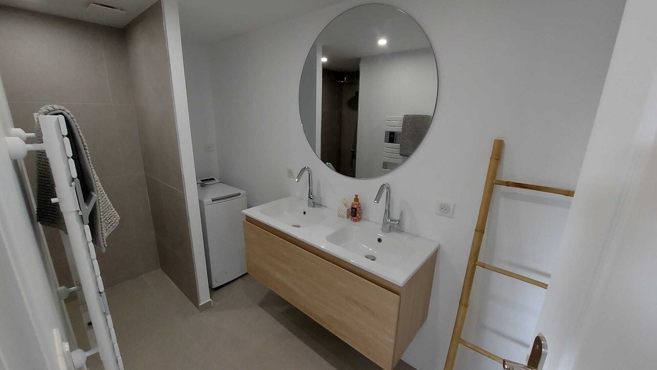 Photo of Bathroom in Prunay-sur-Essonne