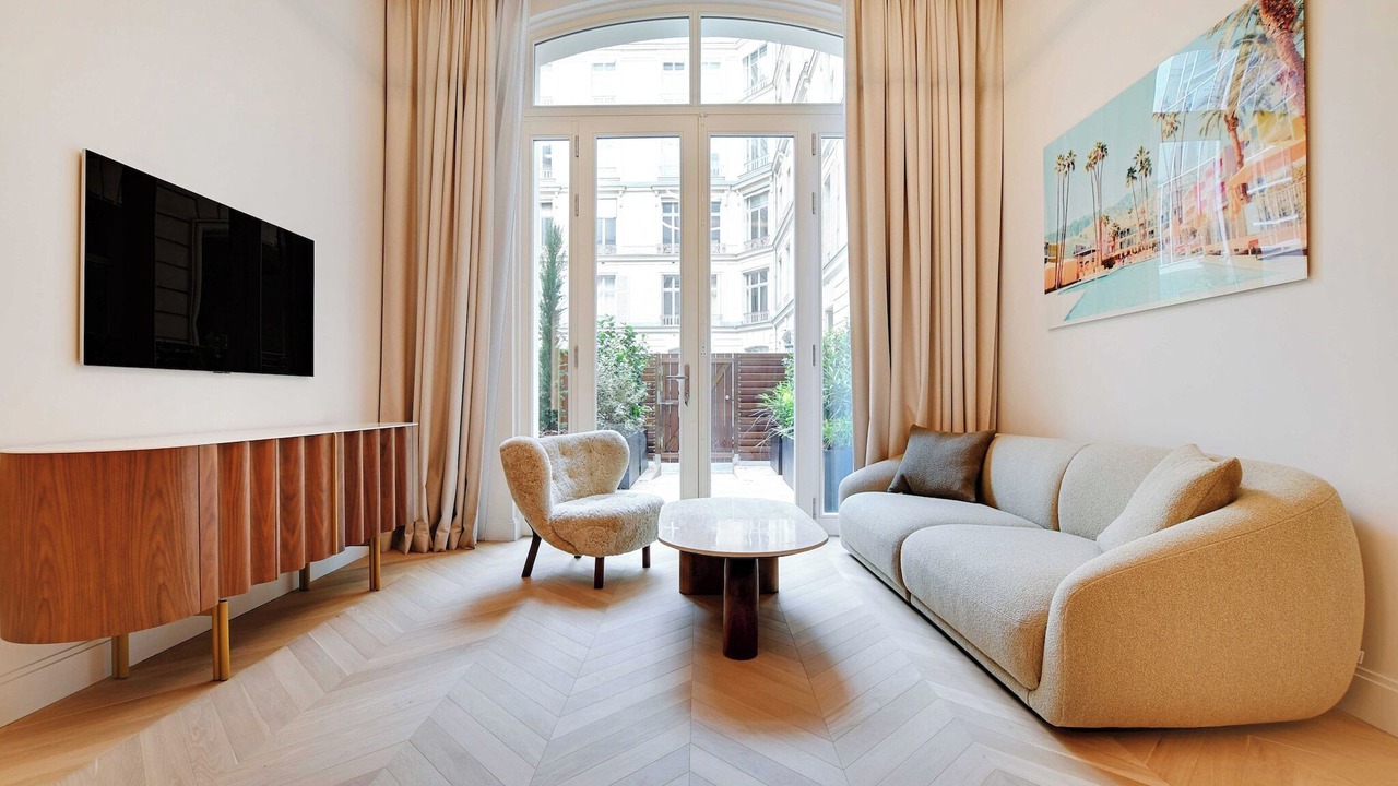 Photo of Livingroom in Champs-Elysees