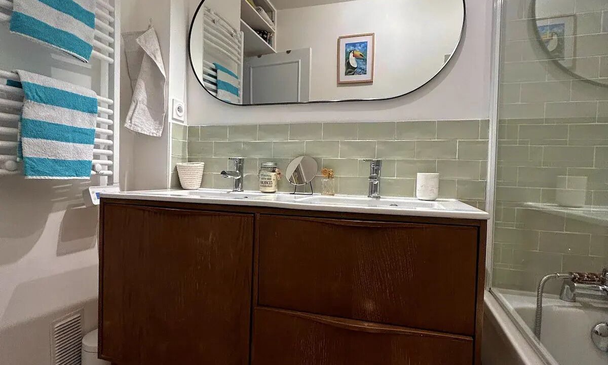 Photo of Bathroom in Saint-Fargeau