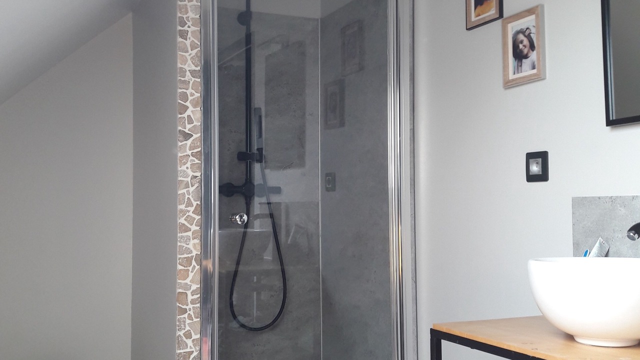 Photo of Bathroom in Roumare