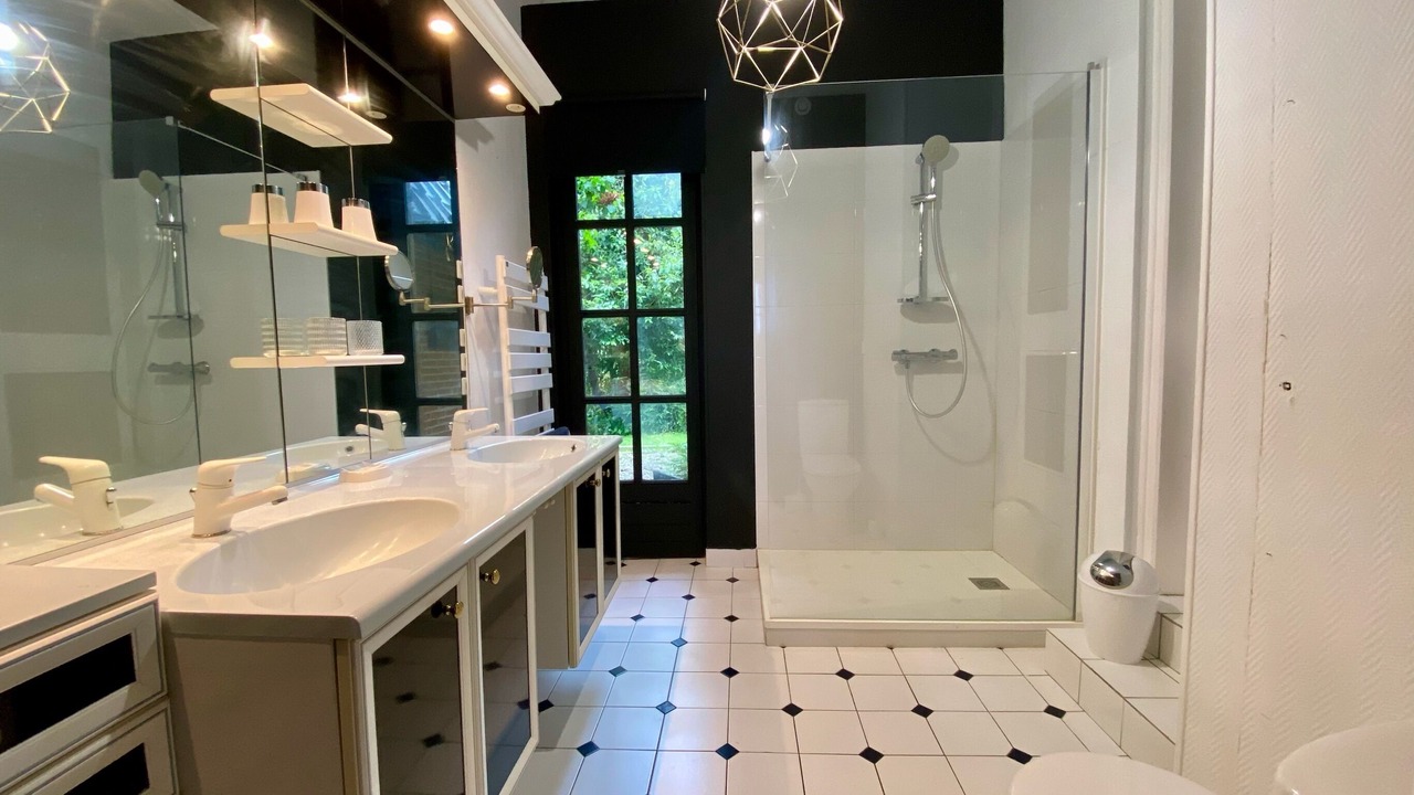 Photo of Bathroom in Saint-Josse
