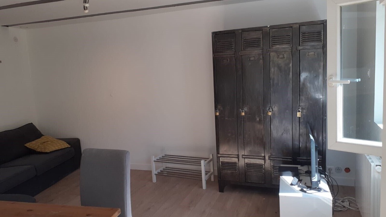 Photo of Livingroom in Stains